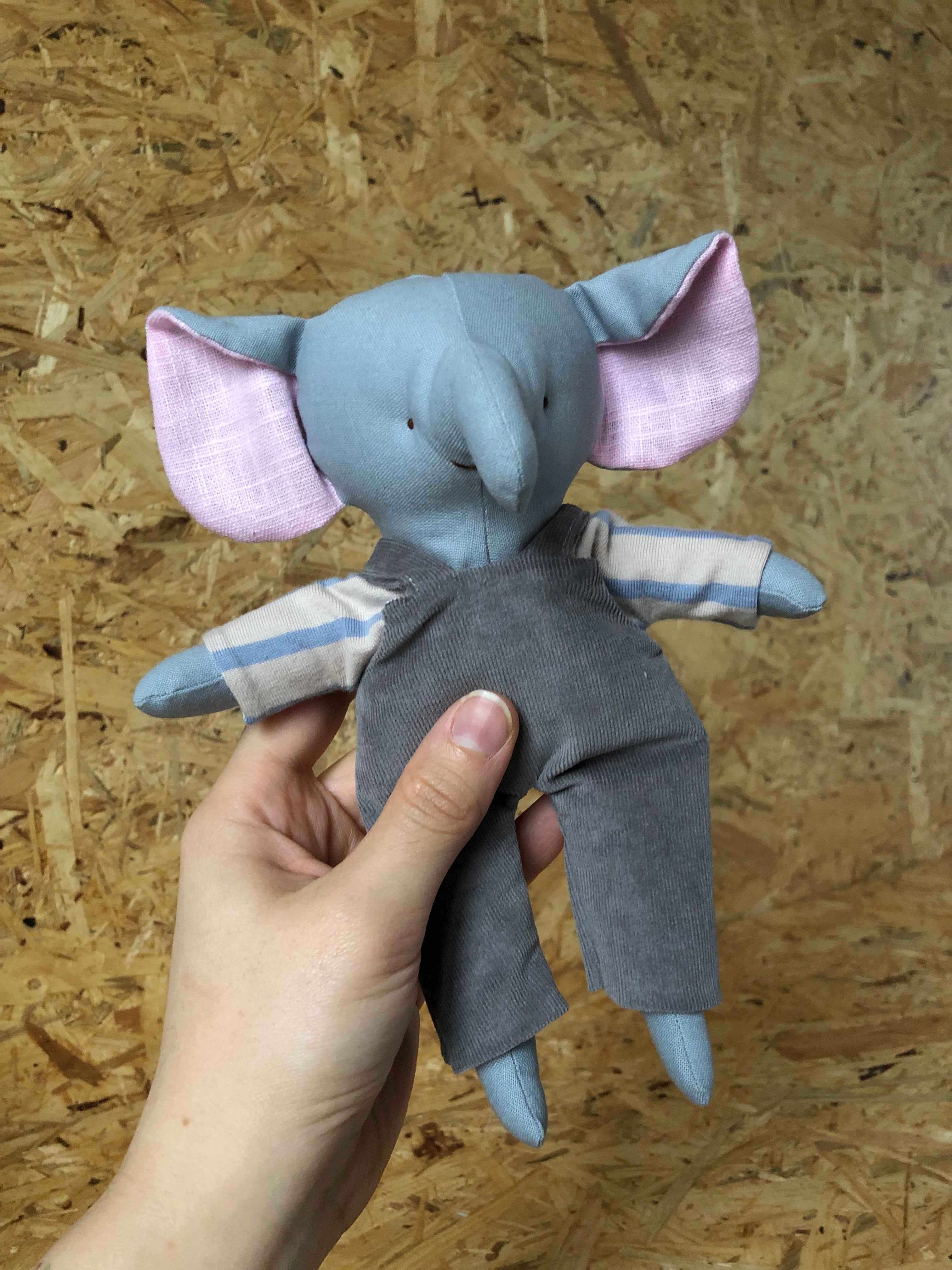 CUCCIOLO DI ELEFANTE